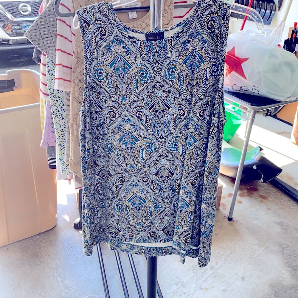 Women’s top sleeveless